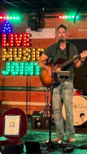Live Music with Sterling Scott