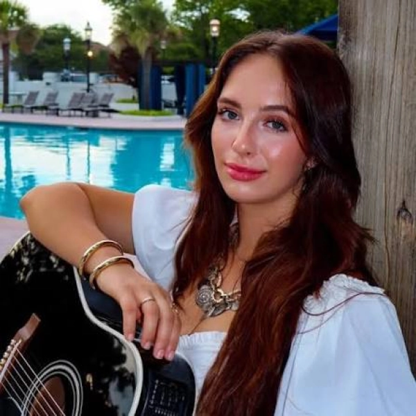 Kaylee Grace Live at Vino & Tap