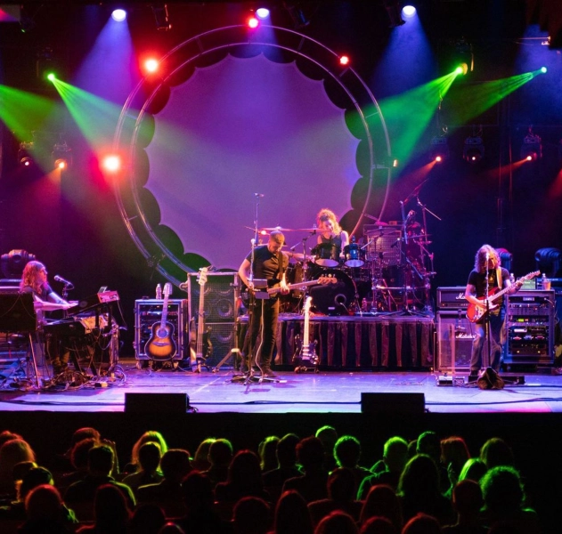 The Music of Pink Floyd with The Machine
