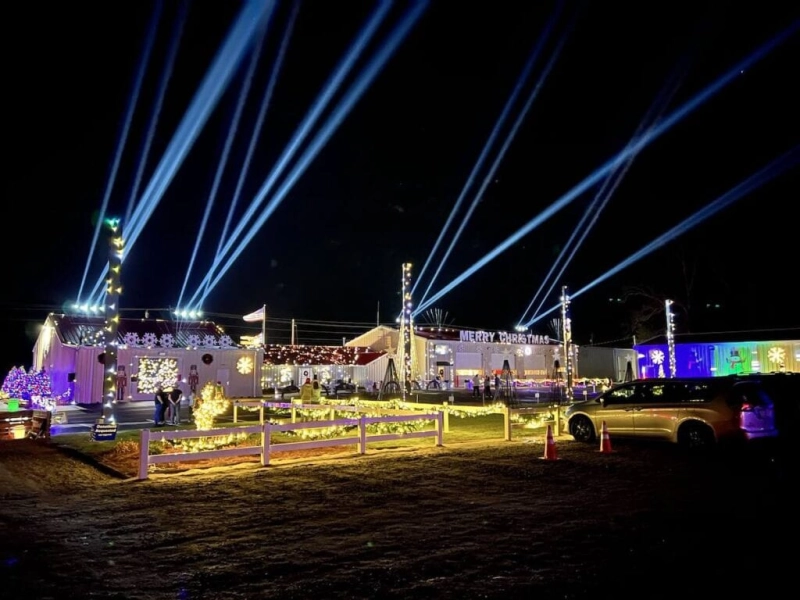 Contentnea's Christmas Lights: 60ft Tree, Santa & Holiday Magic!
 -  - Poster